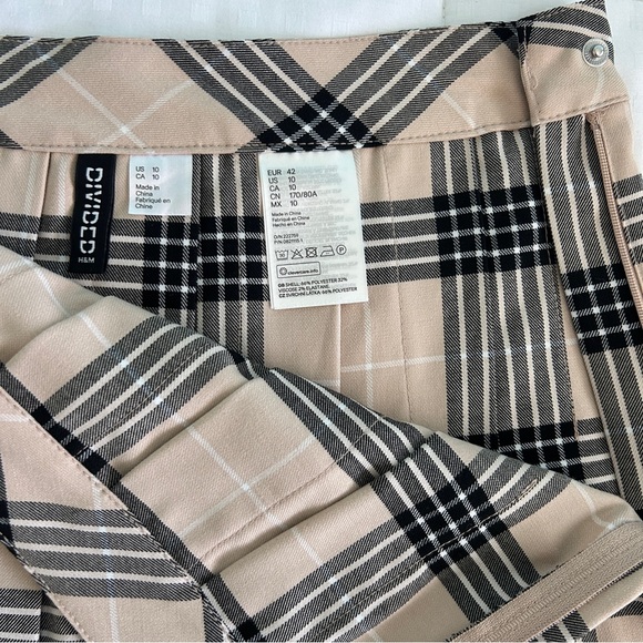 H&M Divided Pleated Plaid Mini Skirt - Picture 5 of 9